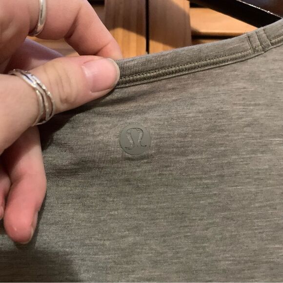 Lululemon Athletica long sleeve size 4 - Picture 5 of 5